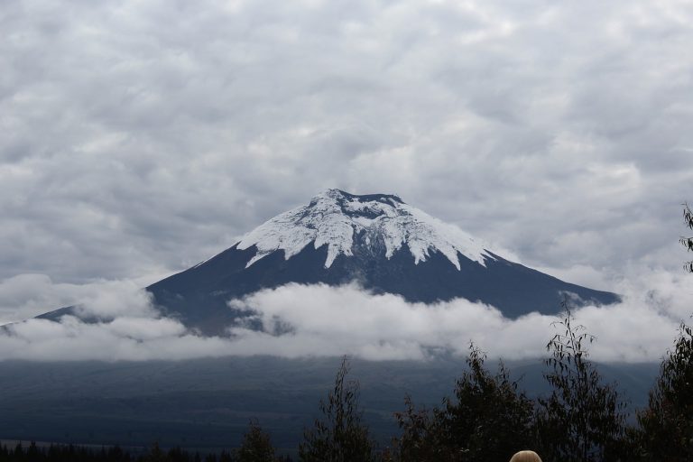 cotopaxi-2837485_1280 (1)